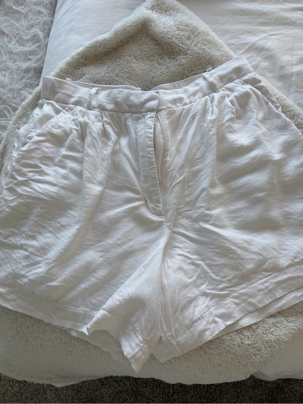 Abercrombie & Fitch Curve Love Women's White High-Waist Linen Blend Shorts